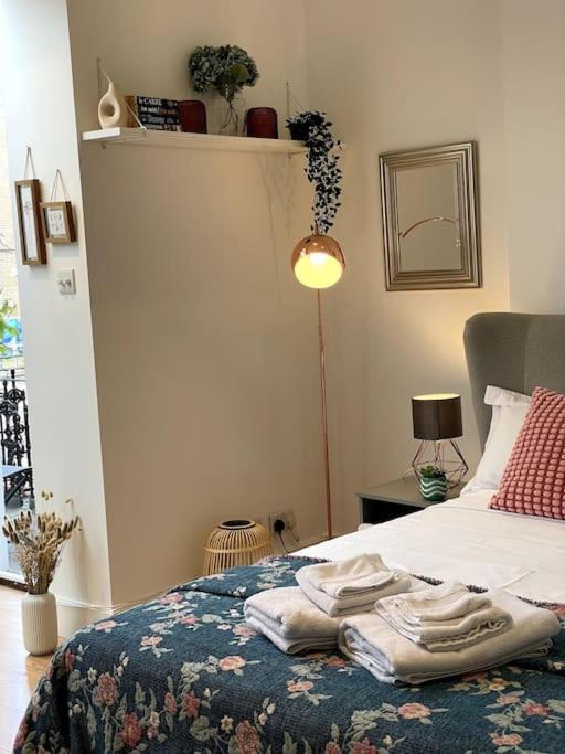 Cute&Cozy Studio Apt In Barons Court Londra Dış mekan fotoğraf