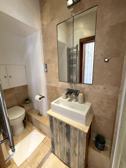 Cute&Cozy Studio Apt In Barons Court Londra Dış mekan fotoğraf