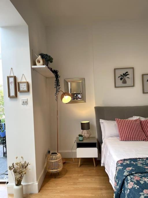Cute&Cozy Studio Apt In Barons Court Londra Dış mekan fotoğraf